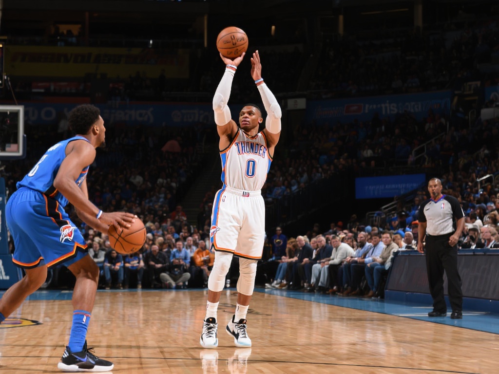 pg模拟器无限玩版-24分惨败！库里复出5犯勇士遭雷霆碾压 亚历山大28+11率队11胜1负领跑