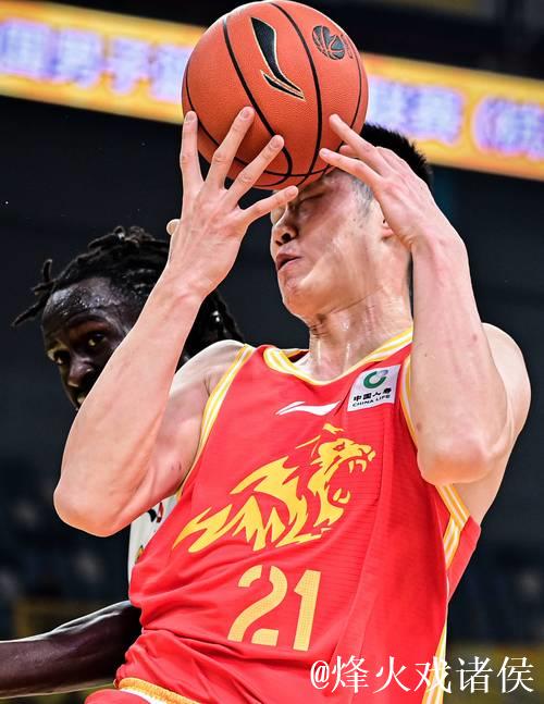 CBA新赛季常规赛揭幕战 浙江方兴渡赢下开门红